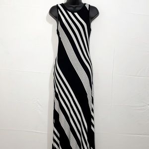 Monteau Maxi Dress - Size Medium